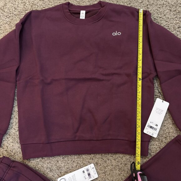 Alo Yoga Set Accolade Crew Neck Pullover And Accolade Straight Leg Sweatpant - Picture 5 of 8